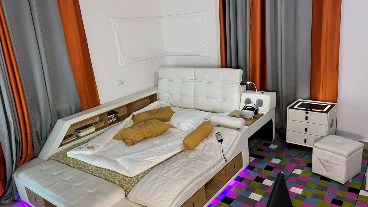 Chambre luxueuse meublée avec douche toilette